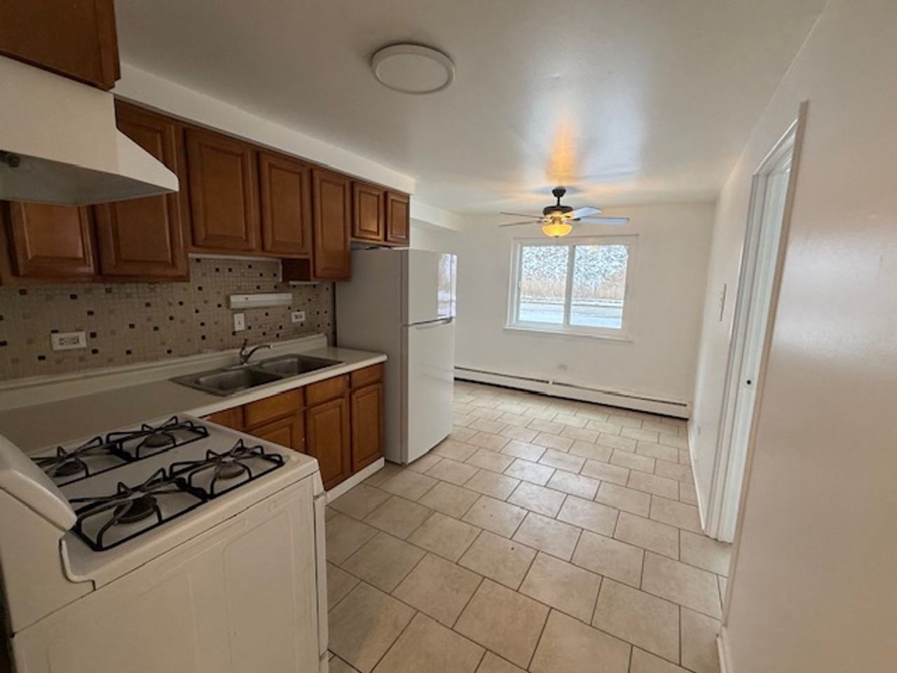 Rosemont Apartments Heat & Parking Included! - Photo 3 of 12