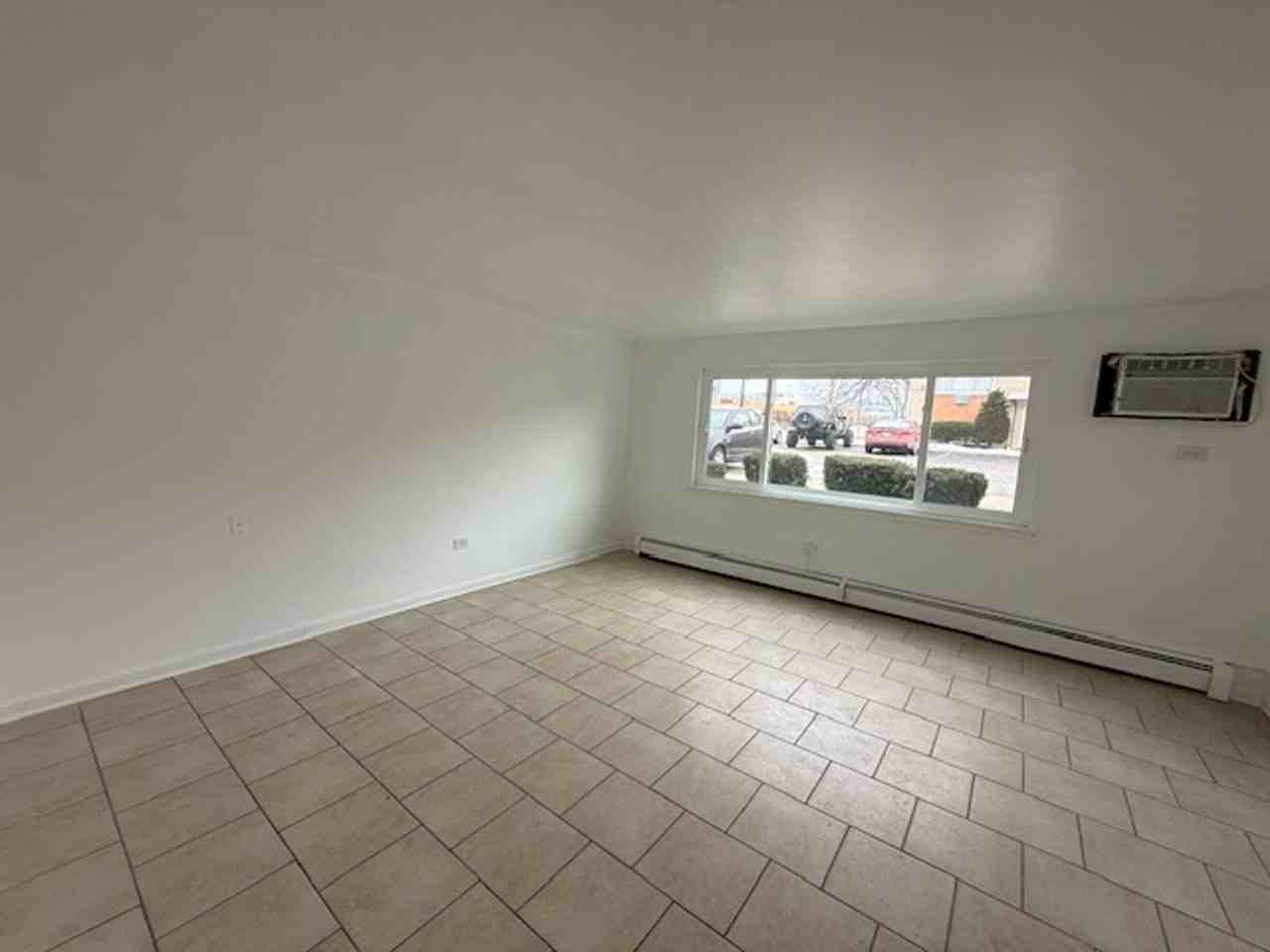 Rosemont Apartments Heat & Parking Included! - Photo 4 of 12