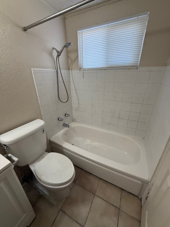 650 West Buena Vista Street - Photo 4 of 6