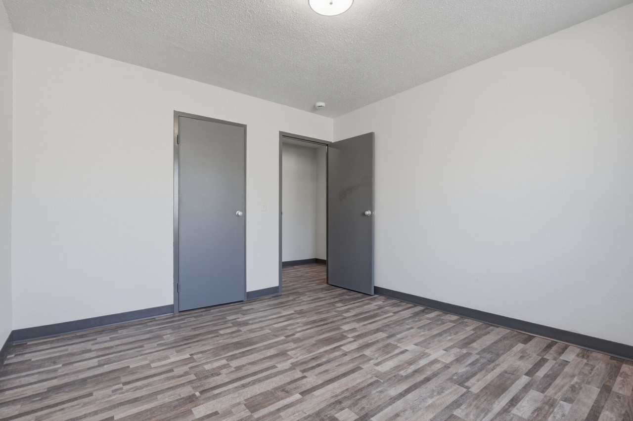 11 9th Avenue Northeast - Photo 2 of 16