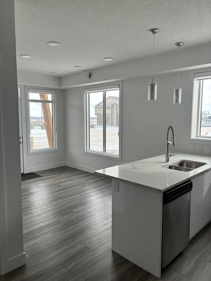 19647 45 Street Southeast - Photo 4 of 11