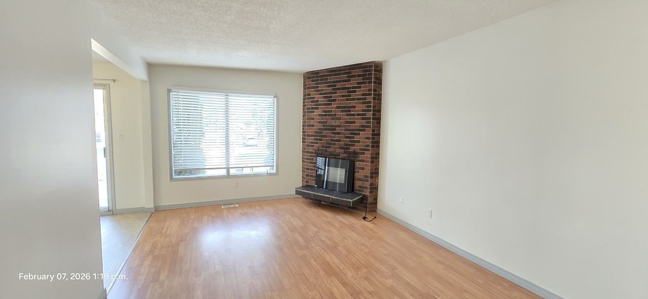 207 Queensland Drive Southeast - Photo 4 of 15