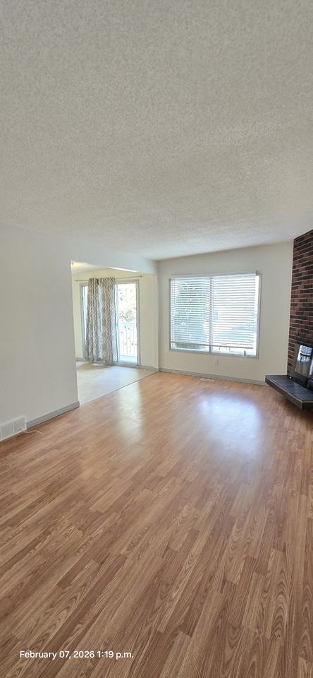 207 Queensland Drive Southeast - Photo 5 of 15