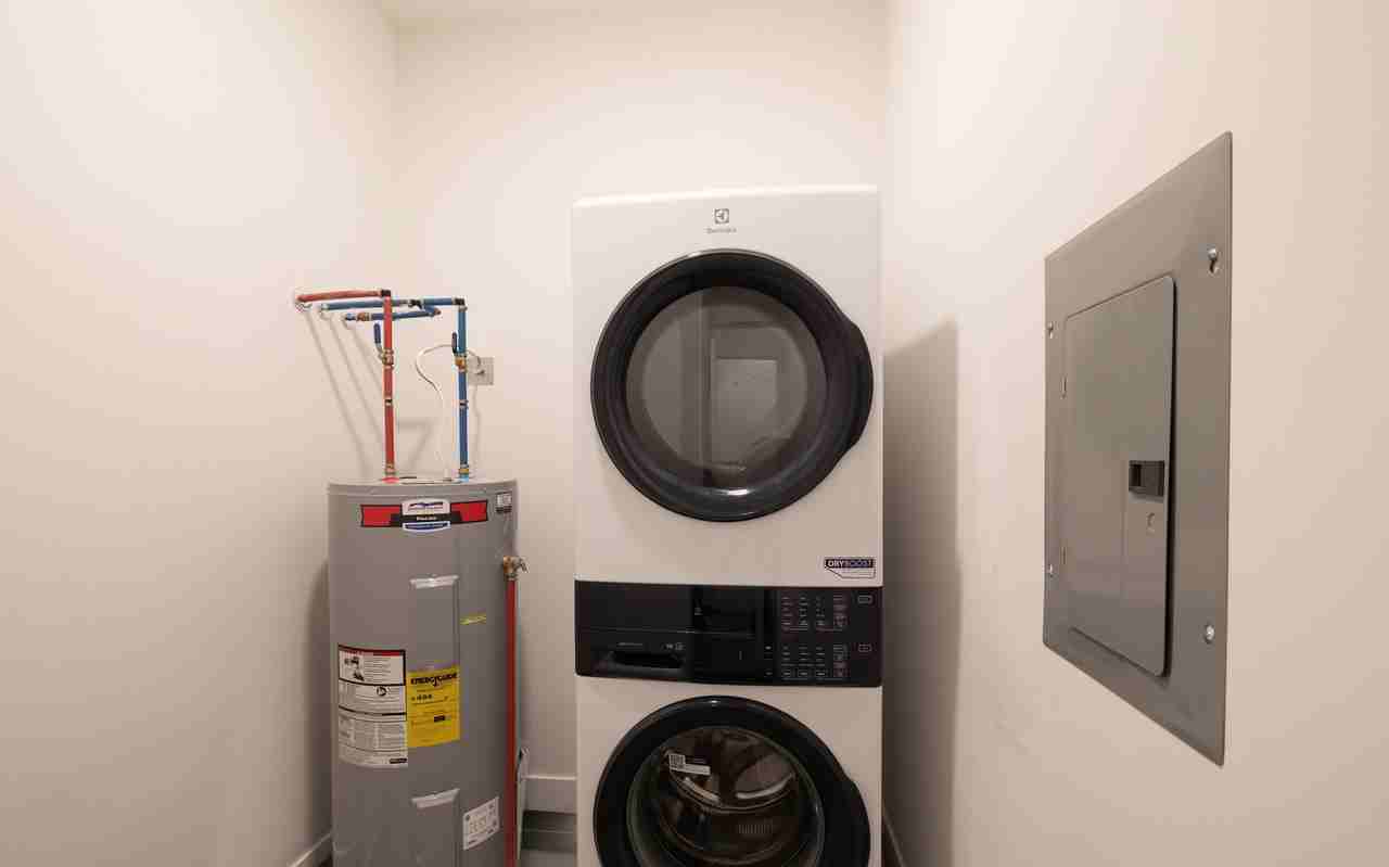 33 Center Street - Photo 6 of 50