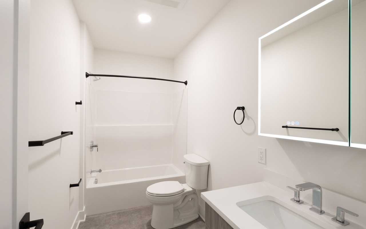 33 Center Street - Photo 5 of 12