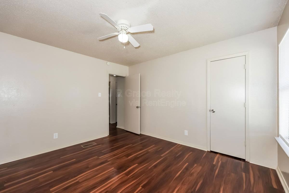 5931 Shadydell Dr - Photo 3 of 10