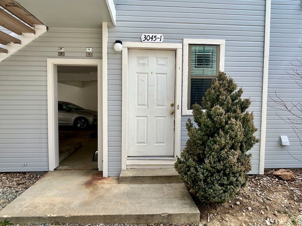 3045 Kings Ridge Blvd #1 - Photo 4 of 31