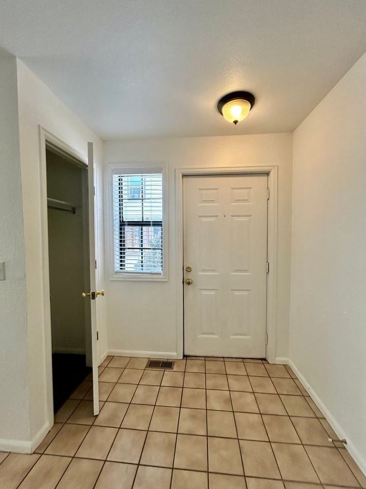 3045 Kings Ridge Blvd #1 - Photo 5 of 31