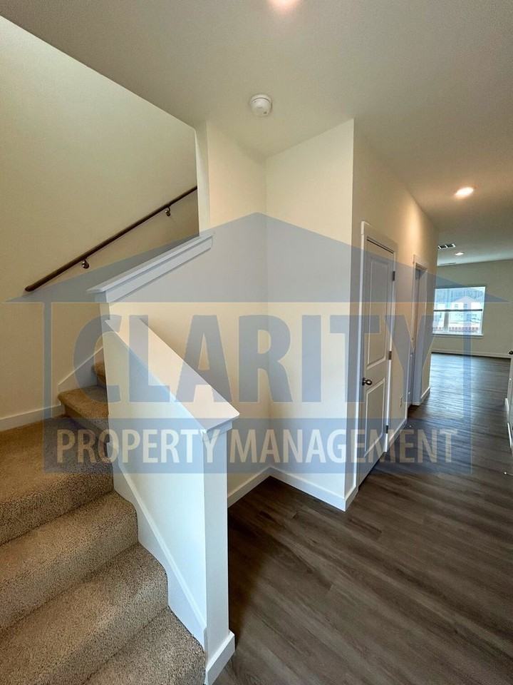 4212 Belcourt Ln Ne - Photo 5 of 24