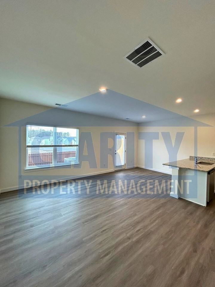 4212 Belcourt Ln Ne - Photo 6 of 24