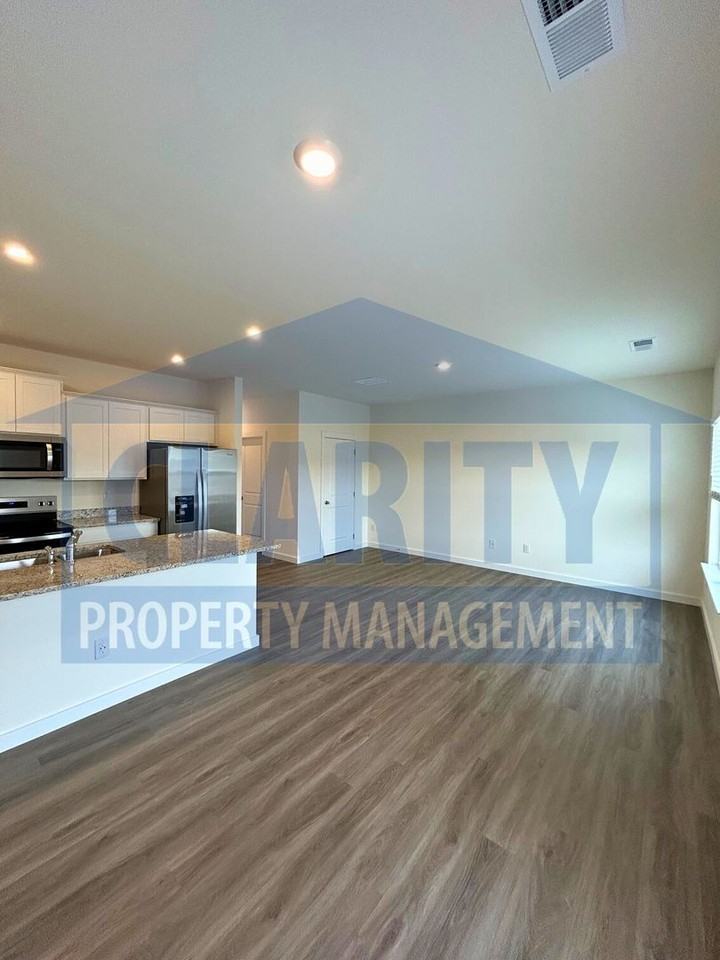 4212 Belcourt Ln Ne - Photo 7 of 24