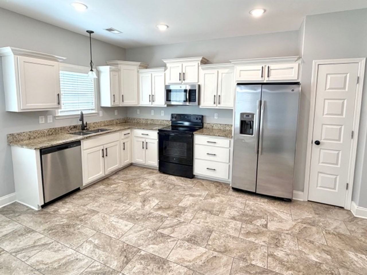 5378 Riverstone Dr - Photo 5 of 14