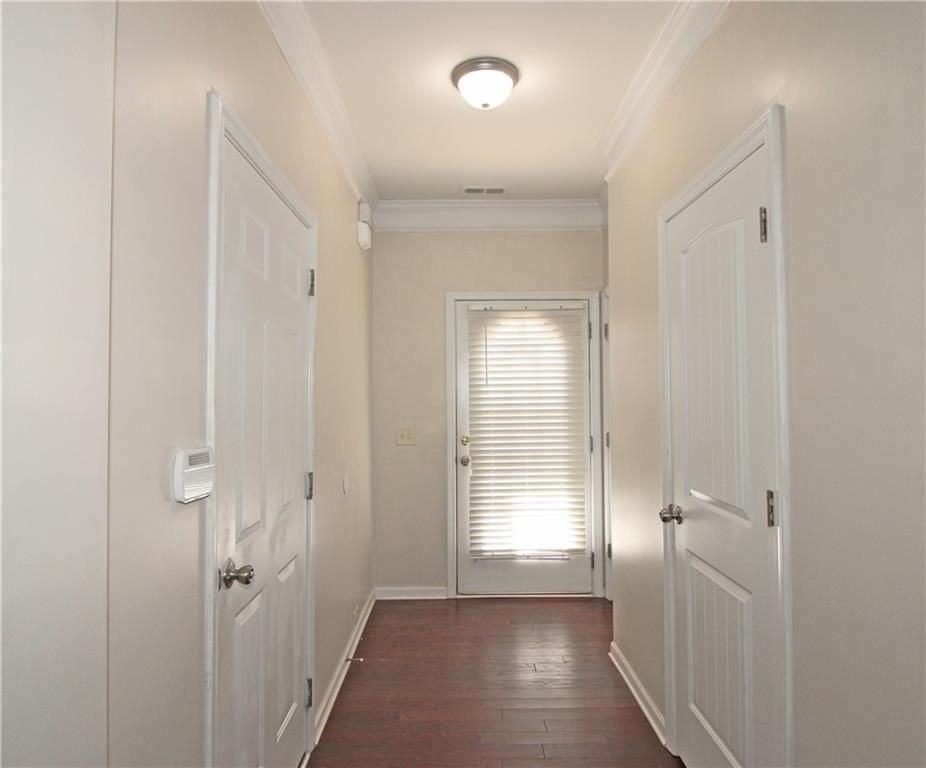 315 Lakeside Ln - Photo 3 of 25