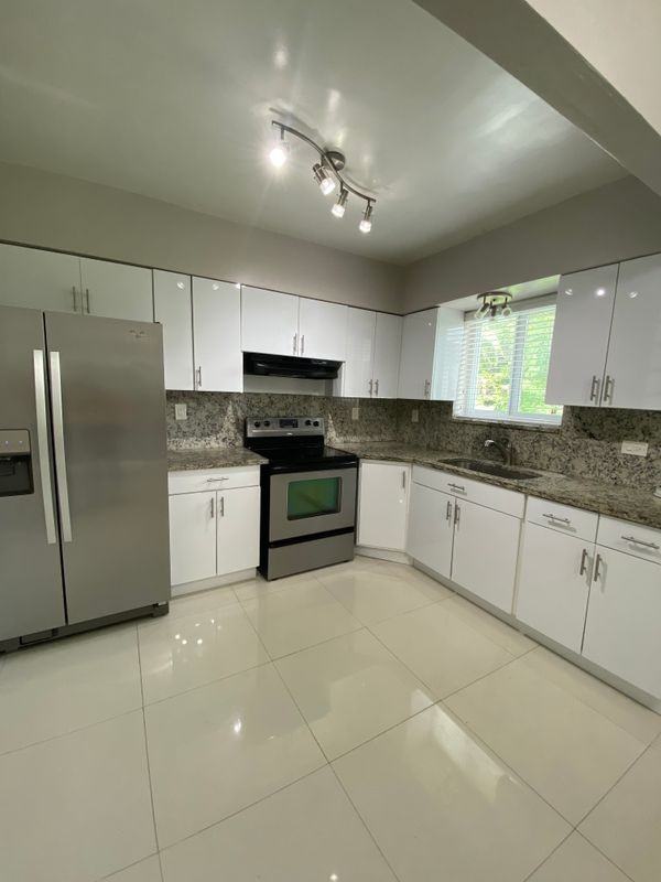 299 Ne 112th St - Photo 7 of 11