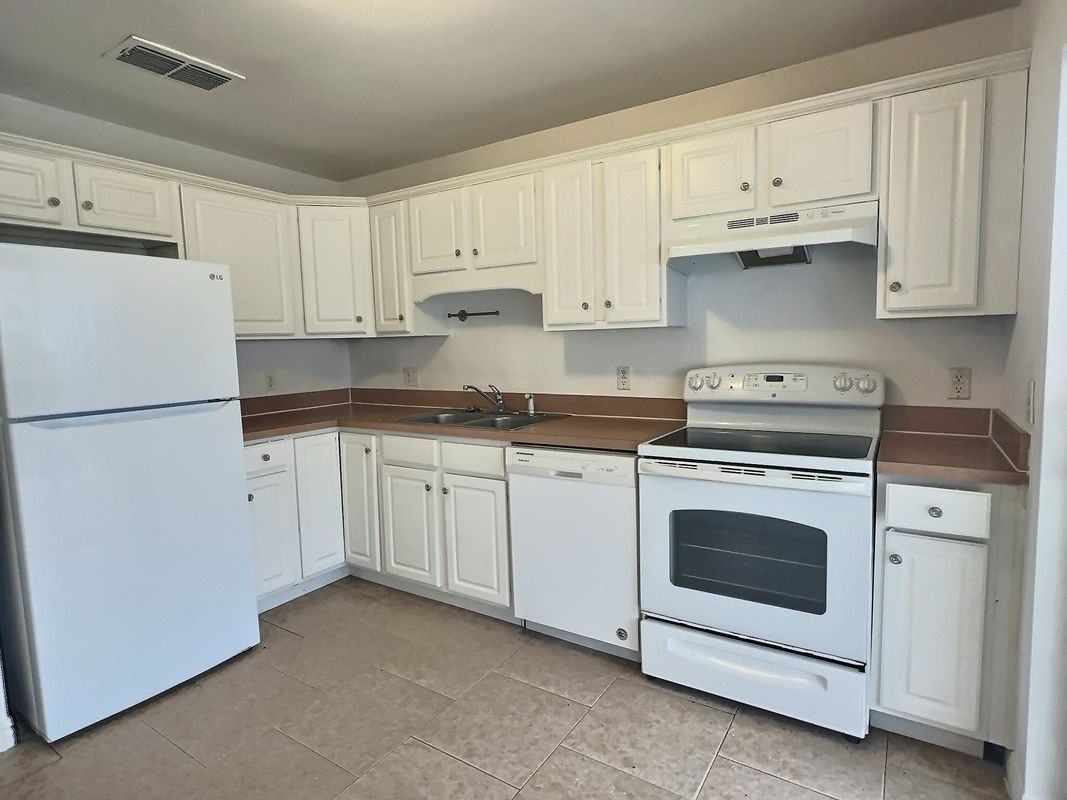 3121 Arrow Dr - Photo 3 of 10
