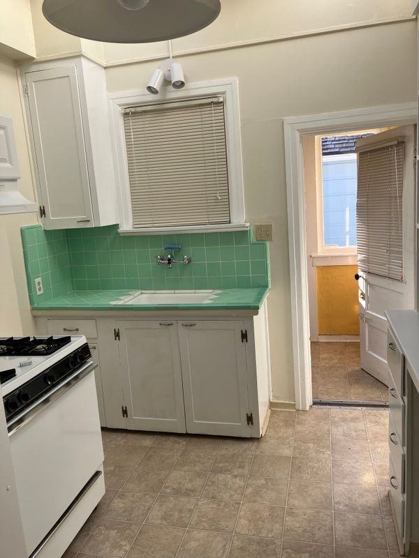 136 16th St ##D - Photo 5 of 12