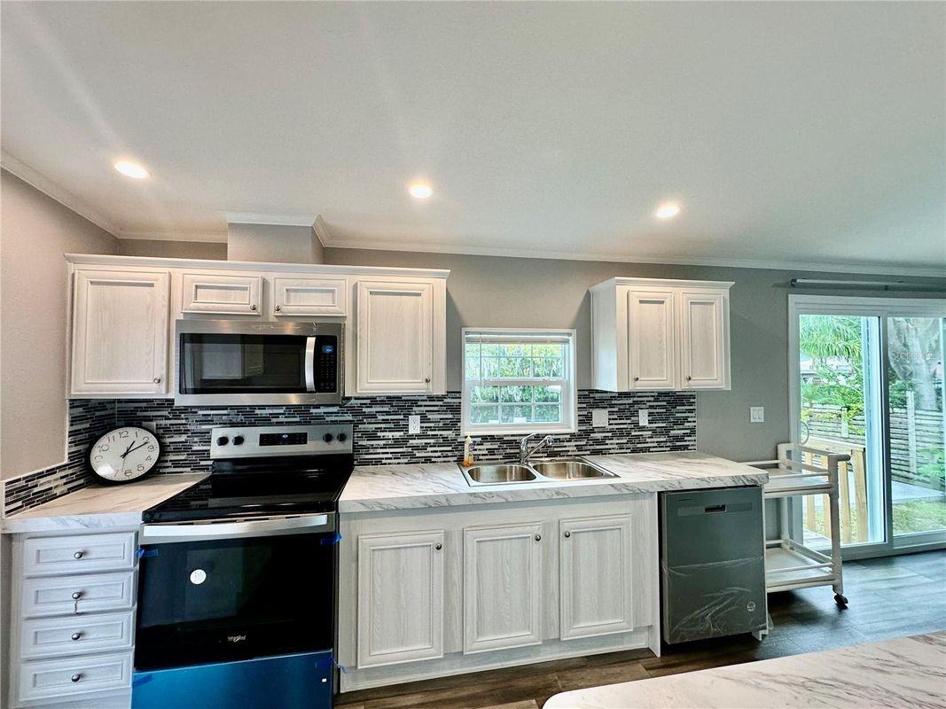 55744 Holiday Cir - Photo 3 of 17