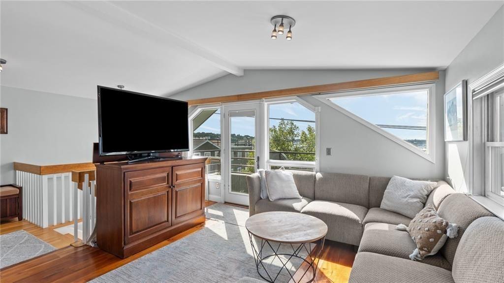 492 Thames St ##4 - Photo 4 of 27