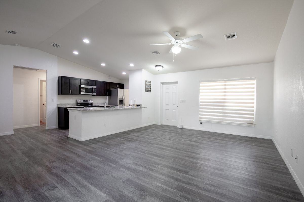 8105 Rolling Ct - Photo 3 of 19
