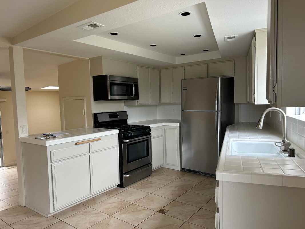 1652 Sunset Cliffs Blvd - Photo 3 of 16