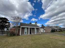 featured image of 17653 Nine Oaks Ave