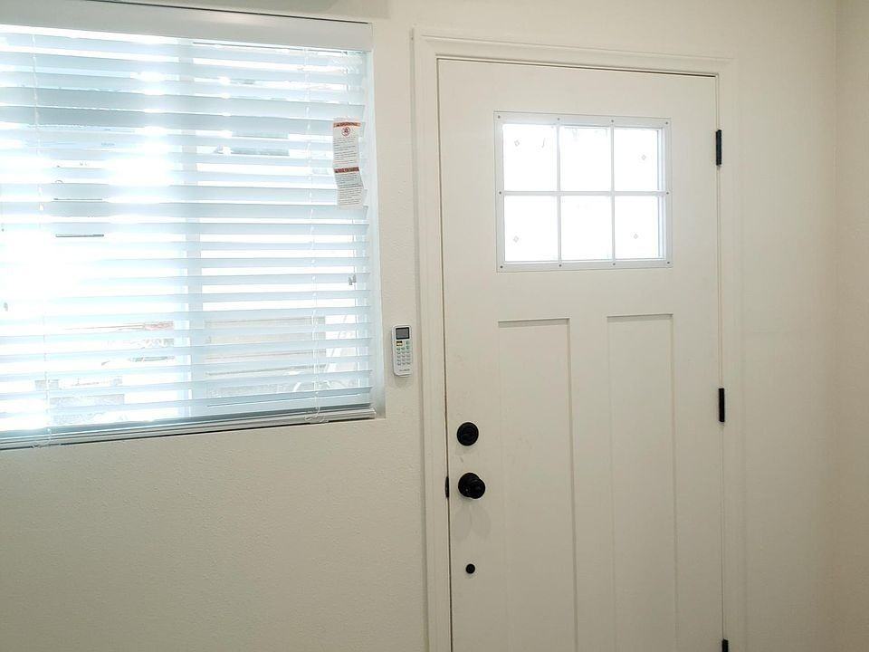 4943 Rosemont Ave - Photo 3 of 17