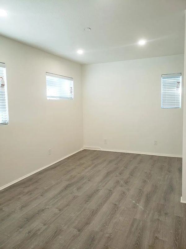 4943 Rosemont Ave - Photo 4 of 17