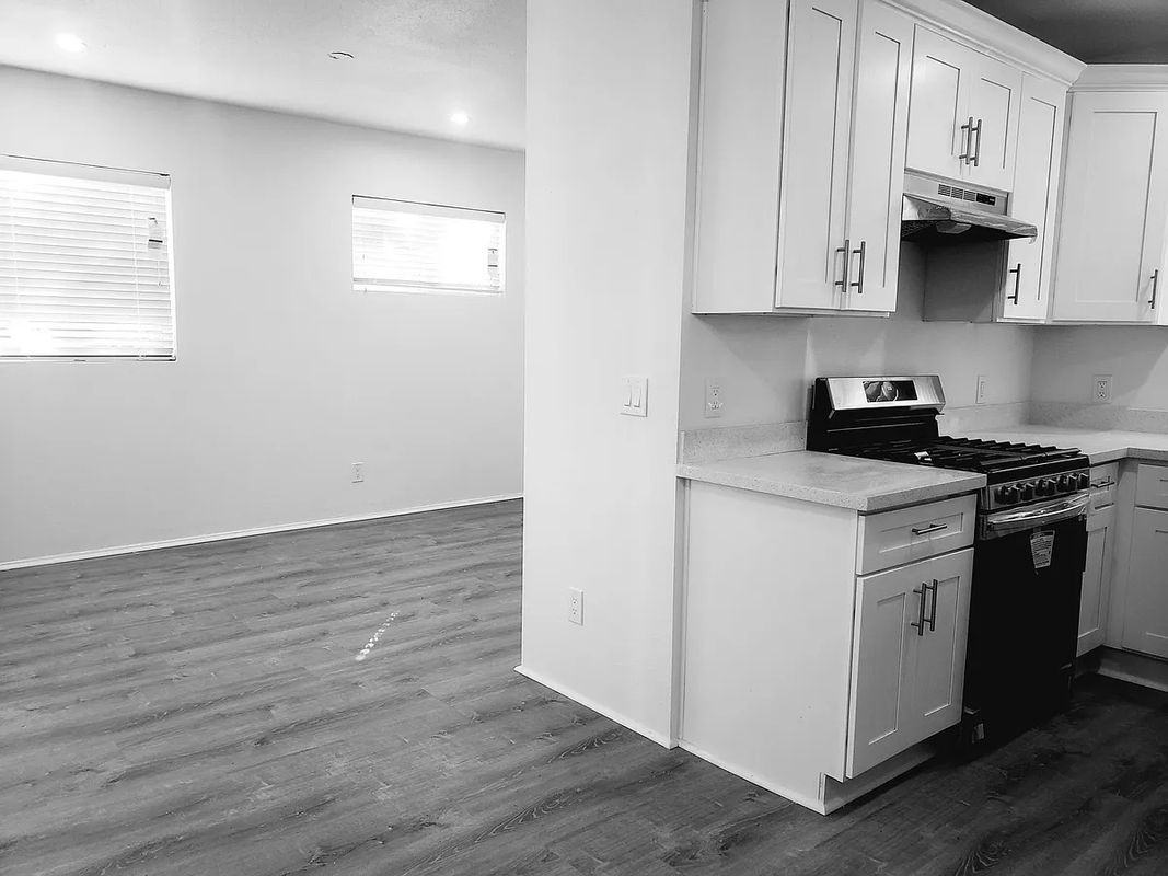 4943 Rosemont Ave - Photo 5 of 17