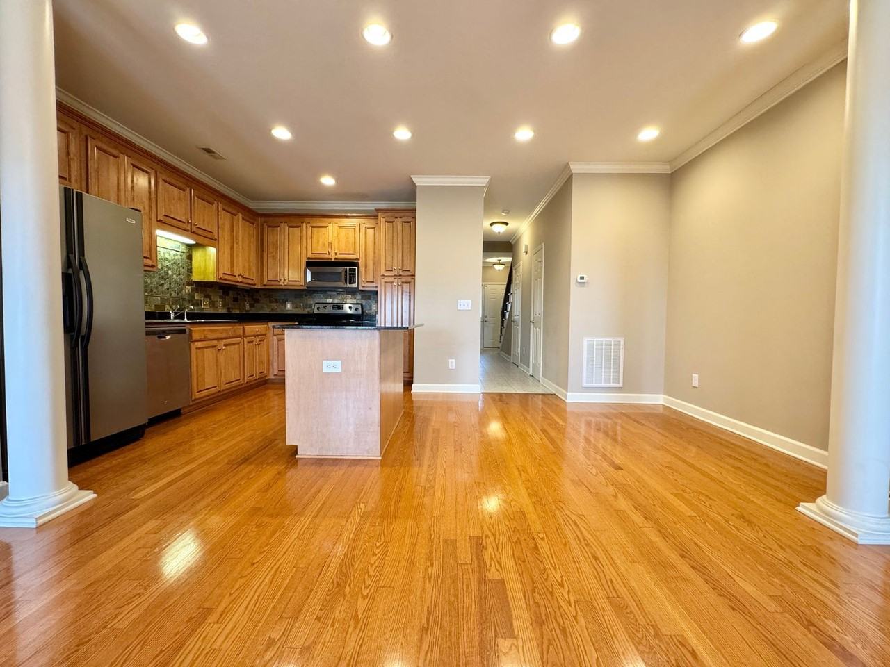 1801 Brentwood Pointe - Photo 5 of 37