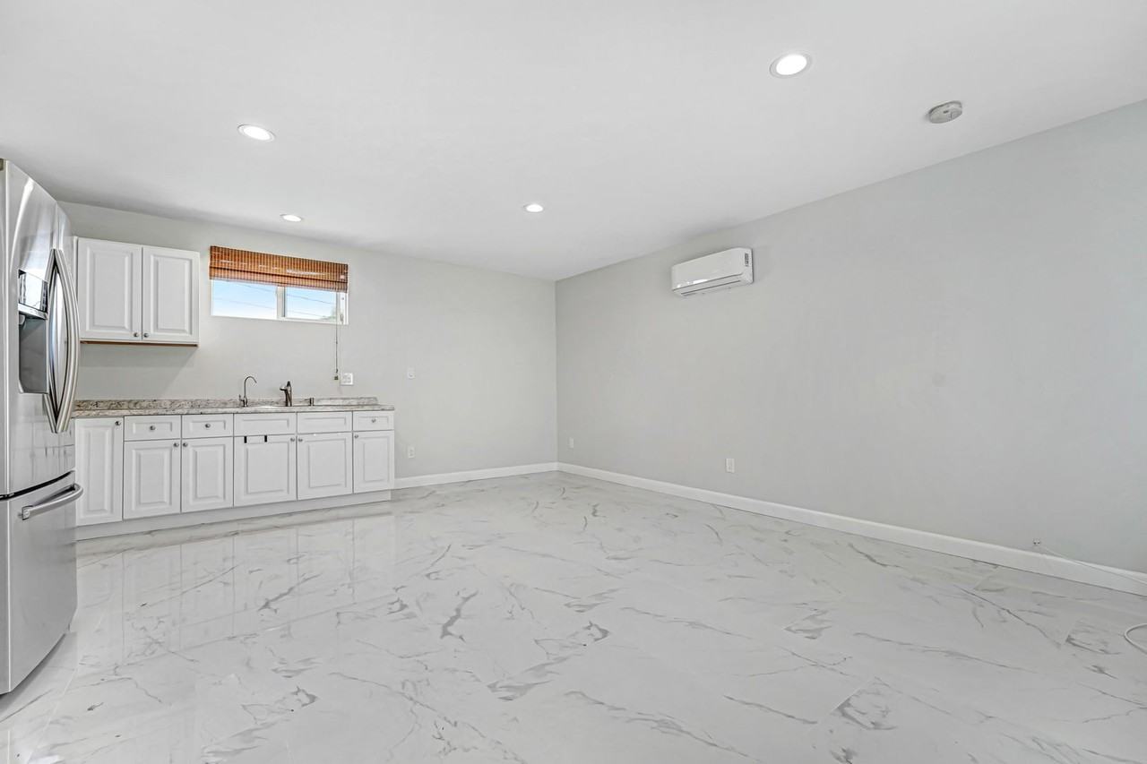 10310 Montgomery Ave - Photo 3 of 10