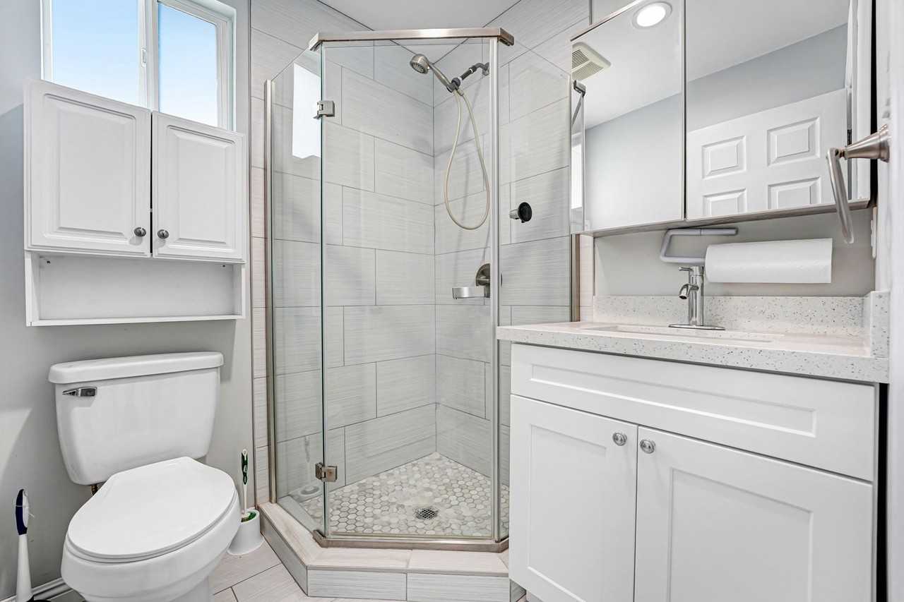 10310 Montgomery Ave - Photo 7 of 10