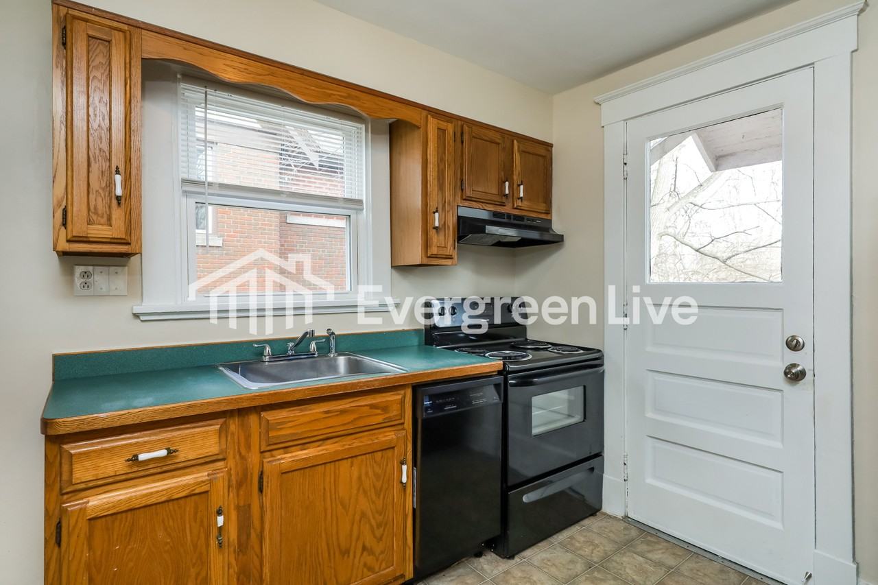 3454 Mayfair Ave - Photo 5 of 15