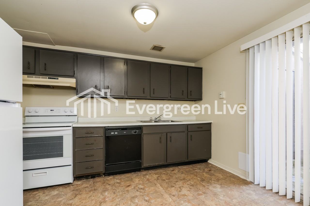 7608 Mount Whitney St - Photo 7 of 15