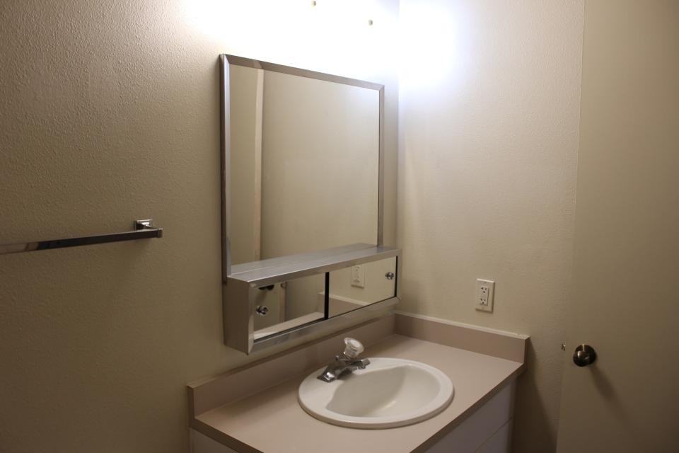 1875 White Ave - Photo 4 of 10