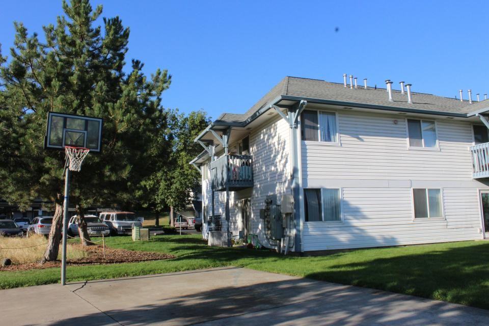 1875 White Ave - Photo 2 of 9