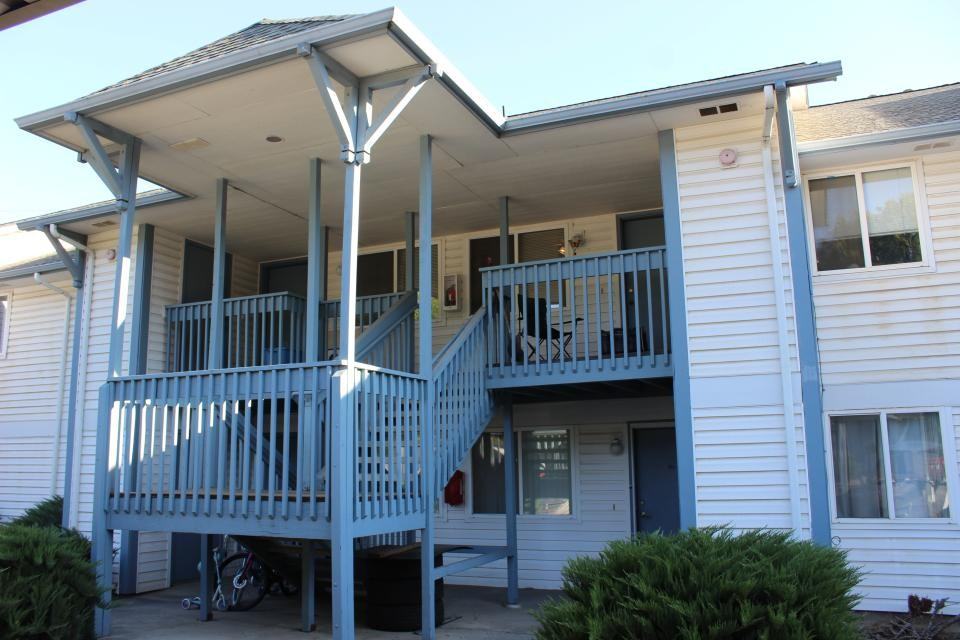 1875 White Ave - Photo 3 of 9