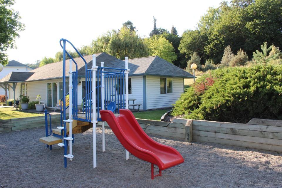 1875 White Ave - Photo 4 of 9