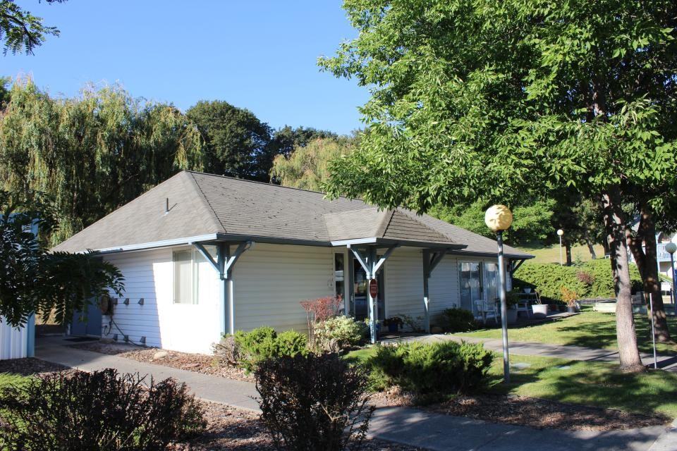 1875 White Ave - Photo 5 of 9