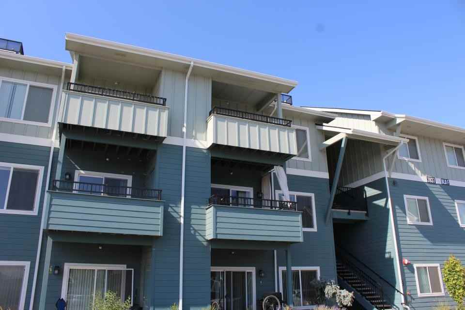 3921 E Comstock Ave - Photo 2 of 9