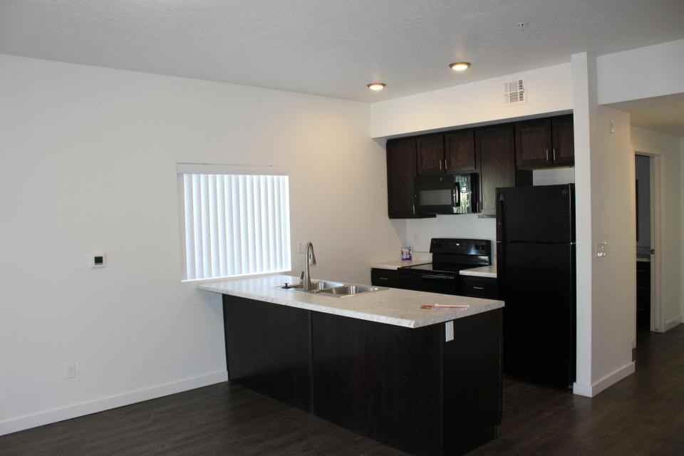 3921 E Comstock Ave - Photo 3 of 9