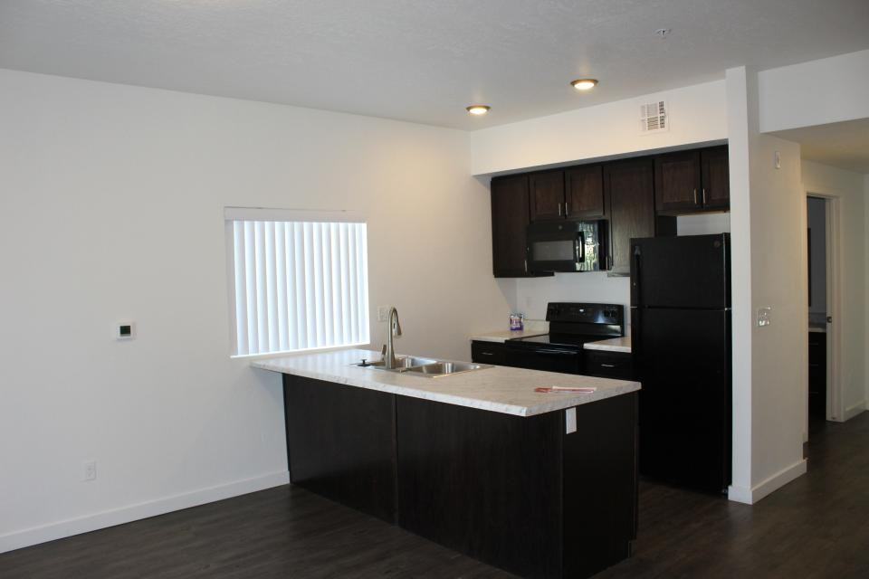 3921 E Comstock Ave - Photo 3 of 3