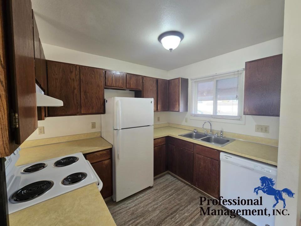 1470 Sourdough Ln #3 - Photo 3 of 10