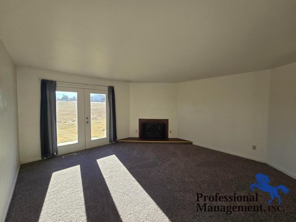 1470 Sourdough Ln #3 - Photo 4 of 10