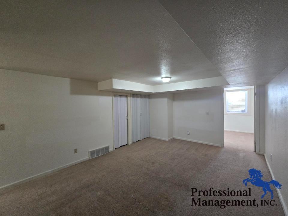 1470 Sourdough Ln #3 - Photo 5 of 10