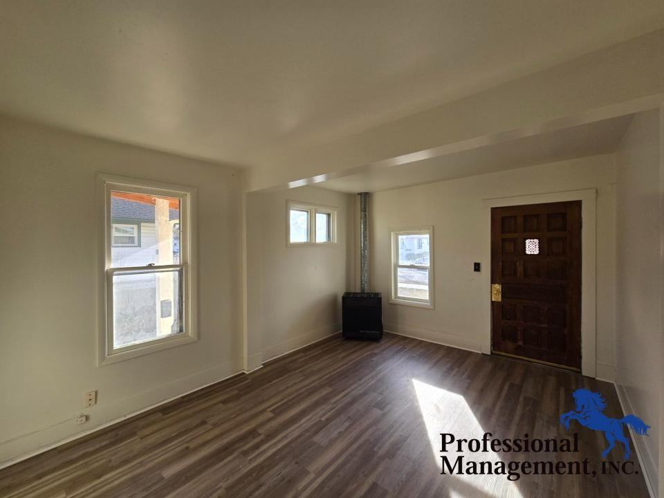 25 Alderson Ave #4 - Photo 3 of 8