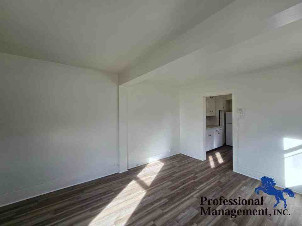 25 Alderson Ave #4 - Photo 5 of 8