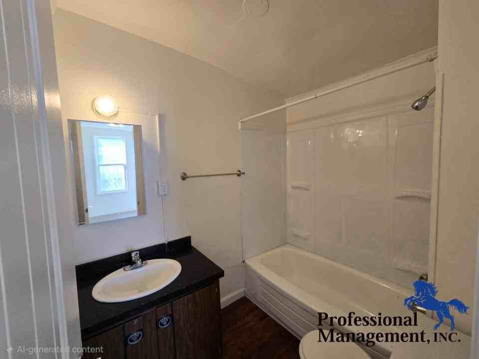 25 Alderson Ave #4 - Photo 6 of 8