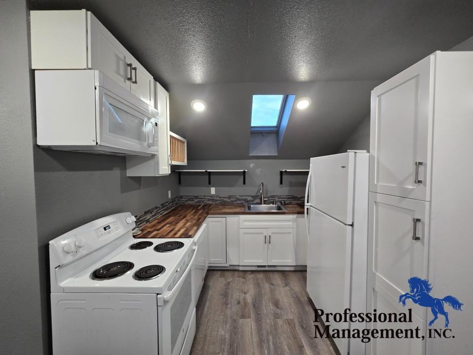 24 Orchard Ln - Photo 3 of 7