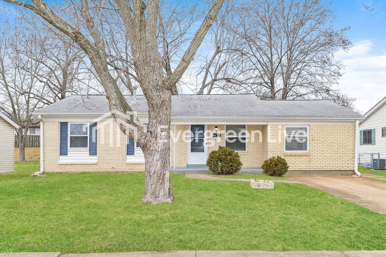 7423 Foxfield Dr - Photo 2 of 15