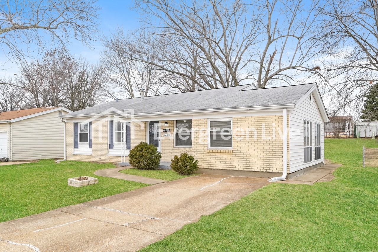 7423 Foxfield Dr - Photo 3 of 15